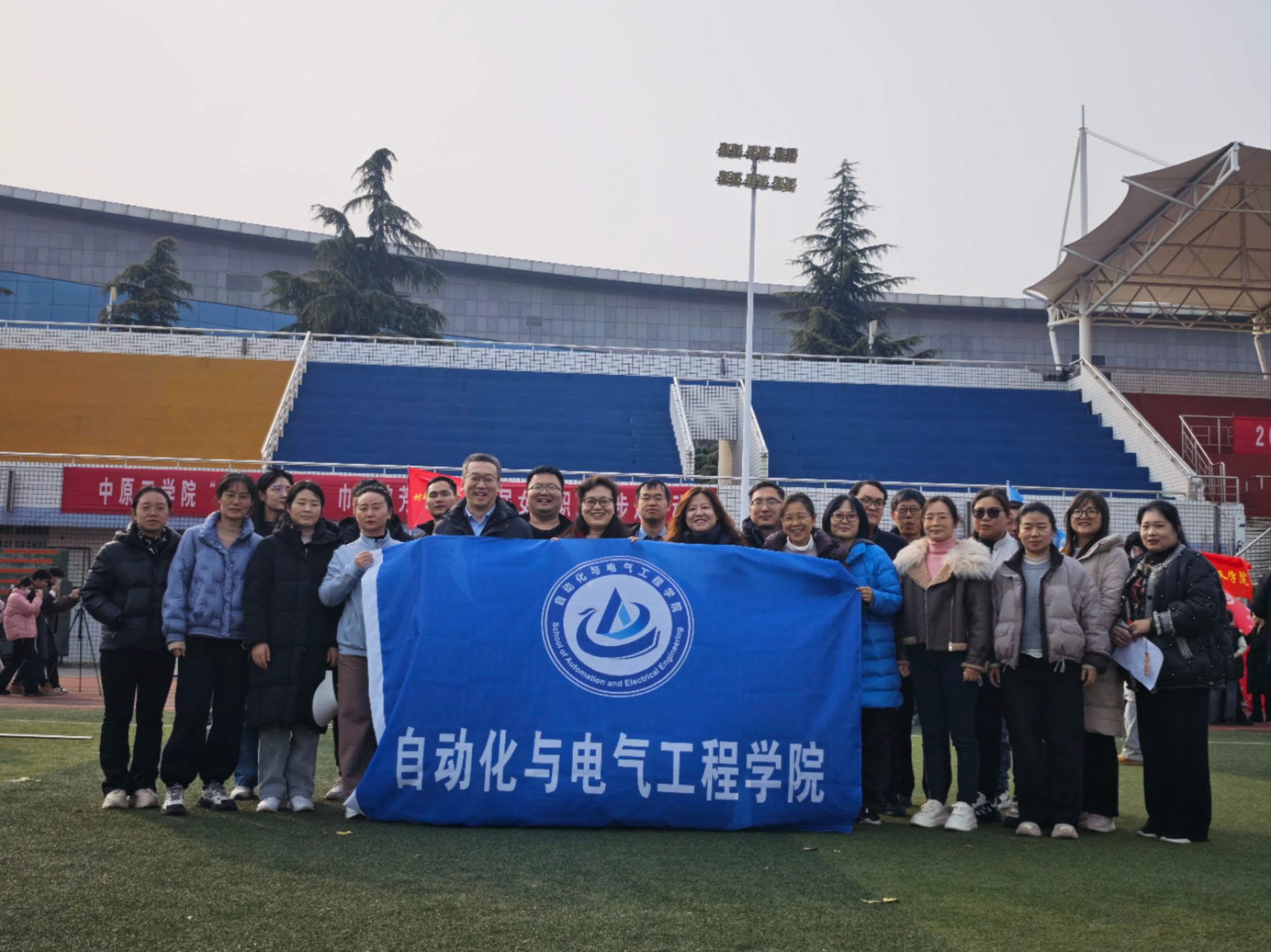 “巧手庆芳华 花语寄师恩”——英国365上市公司师生开展三八节庆祝活动